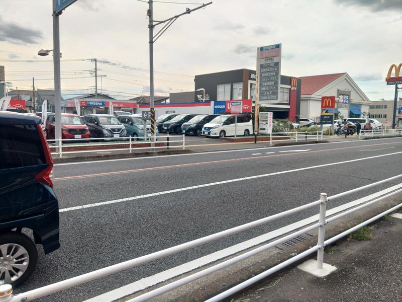 マクドナルド六会店前